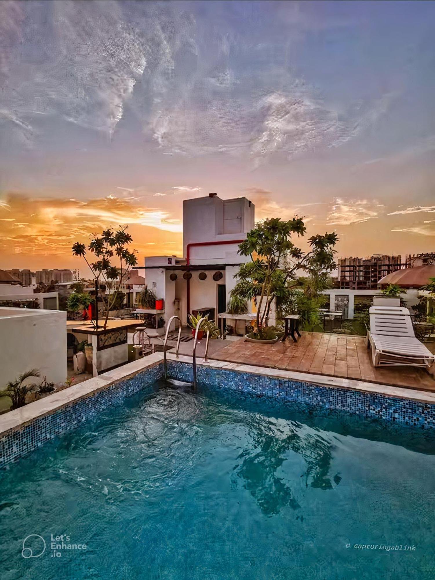 Hotel Sahibs Lighthouse - Swimming Pool อัครา ภายนอก รูปภาพ
